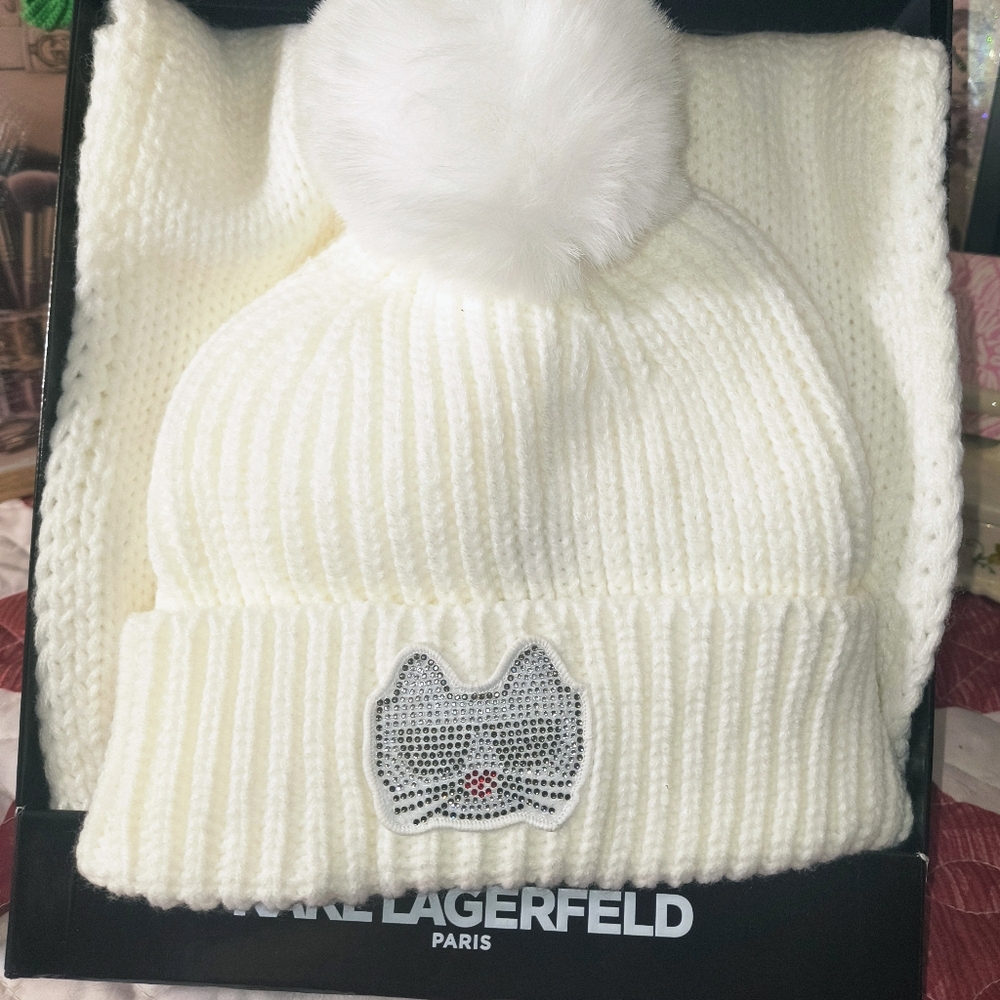 Karl Lagerfeld Cat White Knit Hat and Scarf Set New In Box